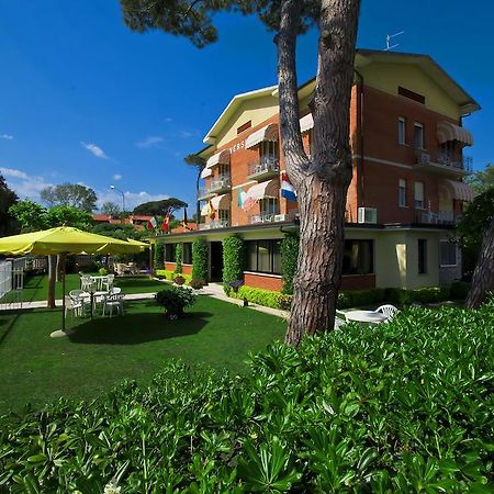 Hotel Versilia Lido di Camaiore Eksteriør billede