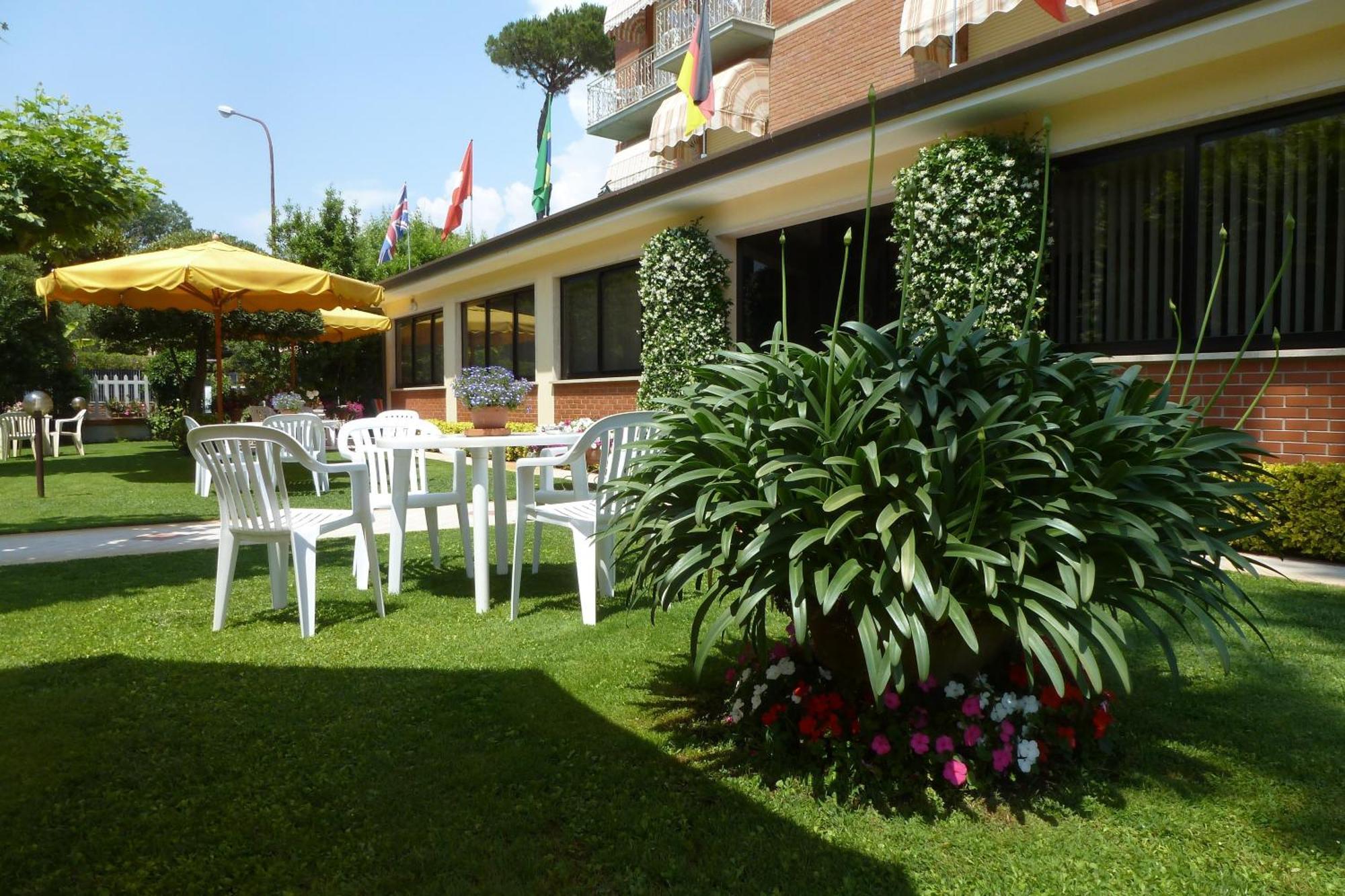 Hotel Versilia Lido di Camaiore Eksteriør billede