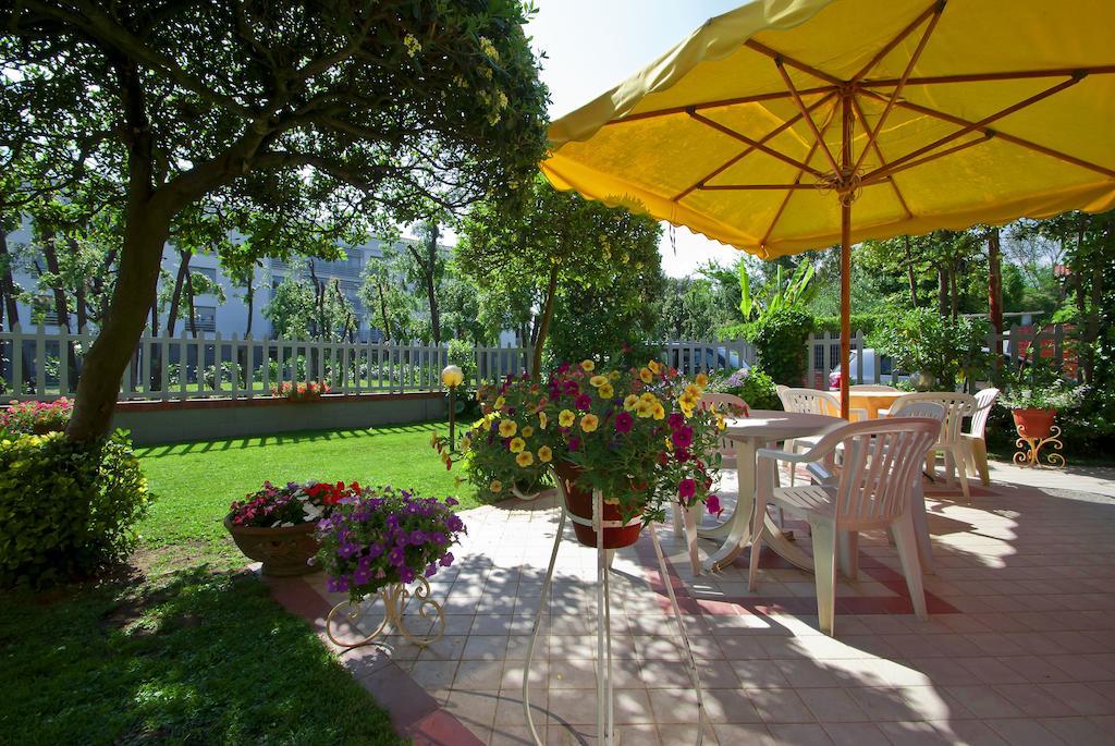 Hotel Versilia Lido di Camaiore Eksteriør billede